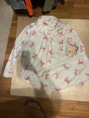 Women’s ' Cream Pajama Set with Pink Bow Print - Classic Button-Front Sleepwear